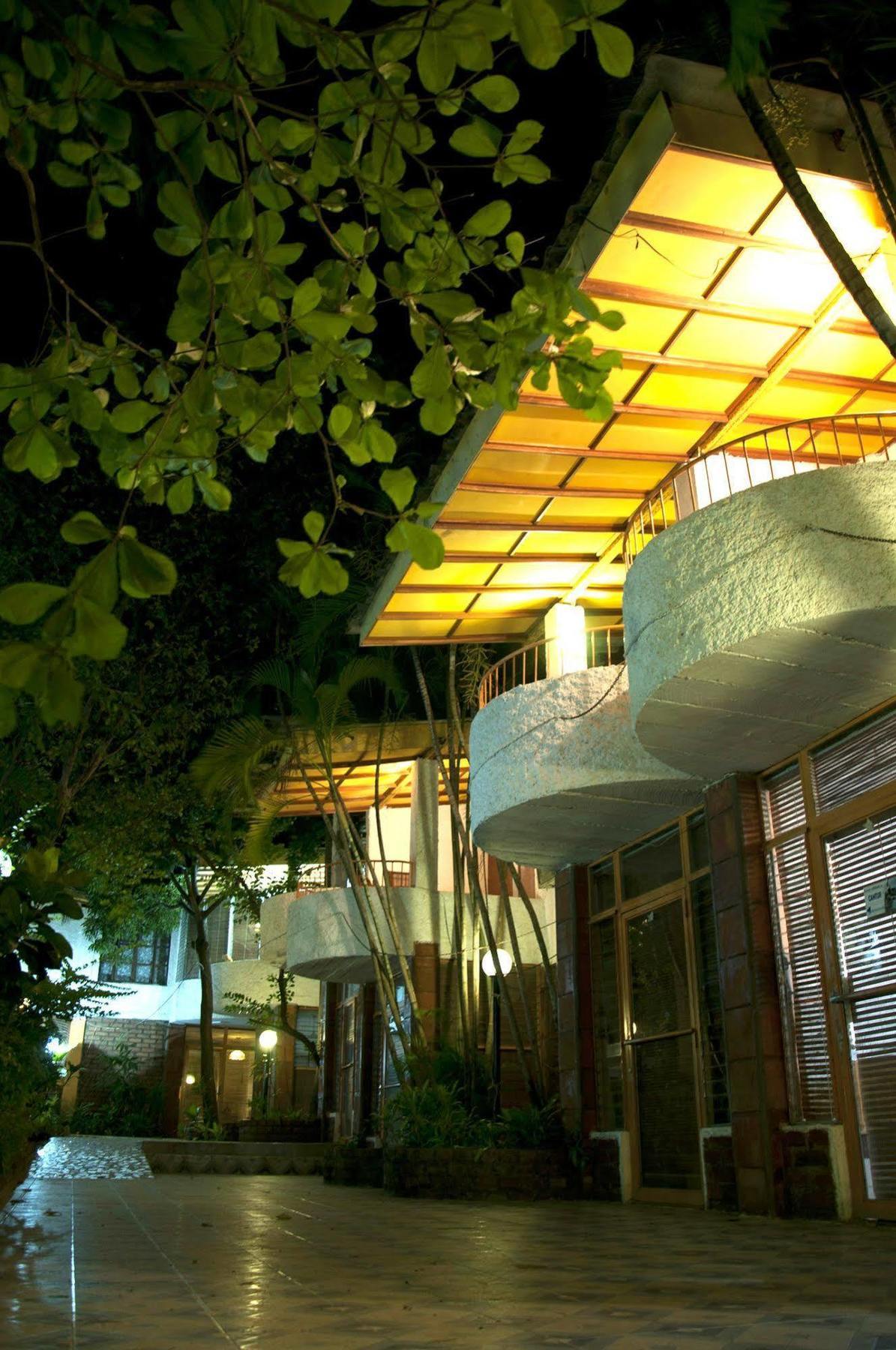 Hotel Restaurante Cesar Managua Exterior photo